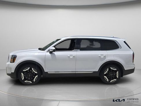 Certified 2024 Kia Telluride EX w/ EX Captain's Chair Package FWD image 3