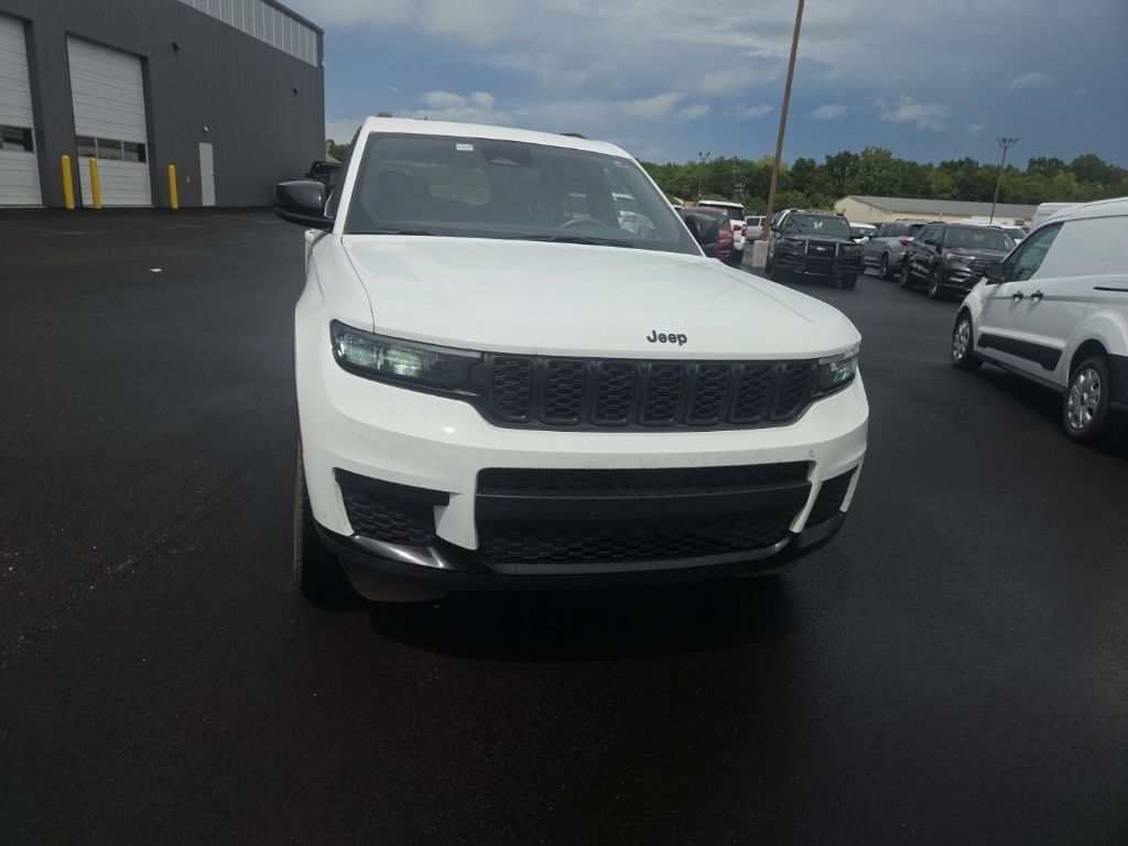 Used 2024 Jeep Grand Cherokee L Laredo RWD image 2