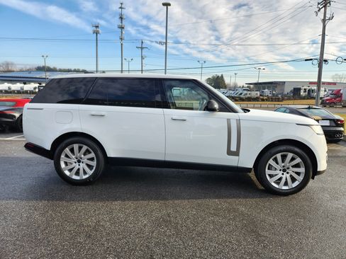 New 2026 Land Rover Range Rover Long Wheelbase SE AWD/4WD image 6