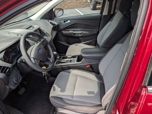Used 2017 Ford Escape SE w/ Equipment Group 201A FWD image 13