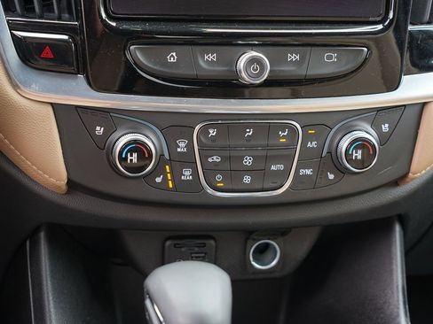 Used 2023 Chevrolet Traverse Premier AWD/4WD image 26