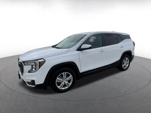 Used 2024 GMC Terrain SLE image 8