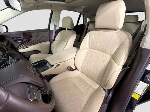 Used 2020 Lexus LS 500 w/ Interior Upgrade Package RWD image 20