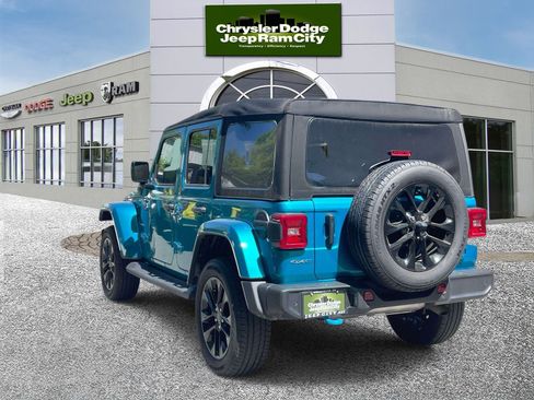 Used 2024 Jeep Wrangler Unlimited Sahara w/ Technology Group AWD/4WD image 8