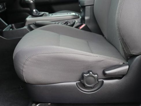 Used 2019 Toyota Tacoma TRD Sport image 10