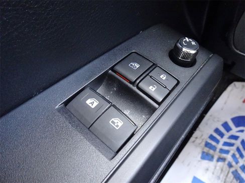 Used 2018 Toyota Tacoma SR image 22