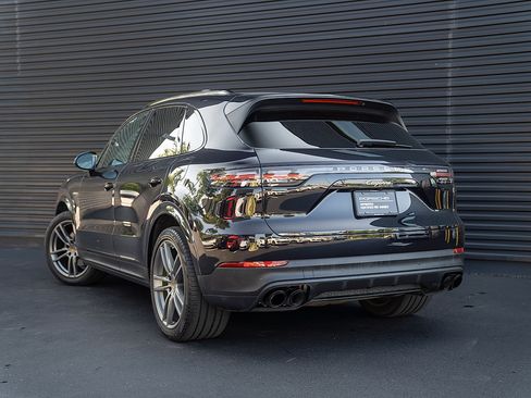 Used 2021 Porsche Cayenne E-Hybrid AWD/4WD image 3