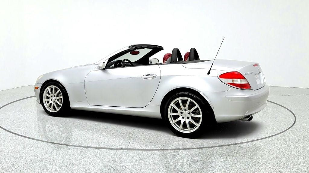 Used 2005 Mercedes-Benz SLK 350 image 7