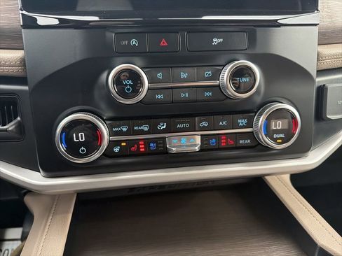 Used 2024 Ford Expedition Limited image 24