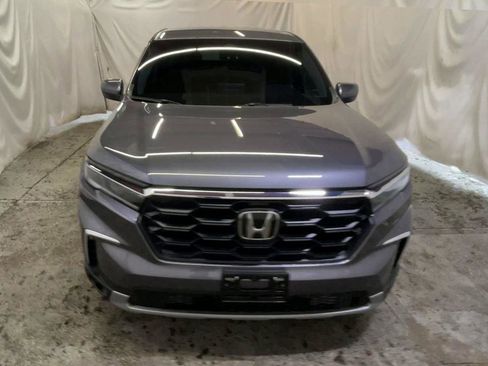 Used 2025 Honda Pilot EX-L image 3
