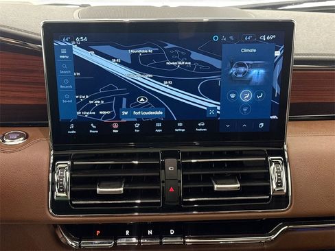 Used 2024 Lincoln Navigator Reserve image 13