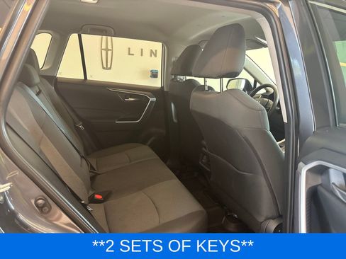 Used 2025 Toyota RAV4 XLE AWD/4WD image 9