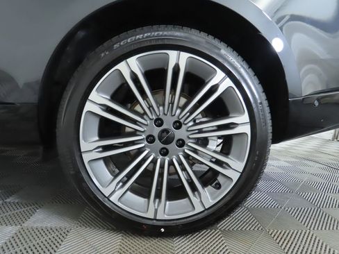 New 2026 Land Rover Range Rover Long Wheelbase SE image 32