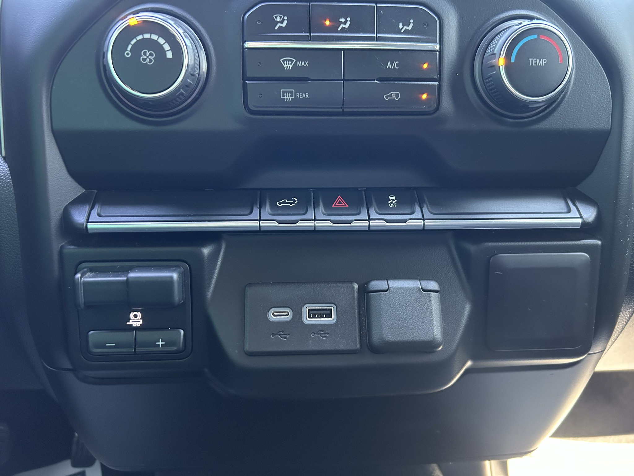 Used 2022 Chevrolet Silverado 2500 Custom w/ Custom Value Package AWD/4WD image 26