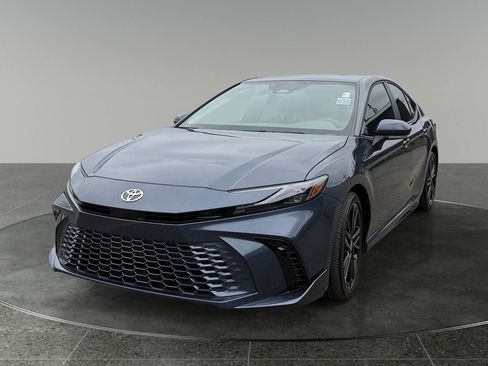 Used 2026 Toyota Camry XSE FWD image 3