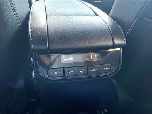 Used 2023 Toyota Highlander XSE image 11