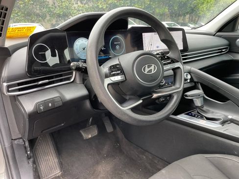 Used 2024 Hyundai Elantra SEL FWD image 9