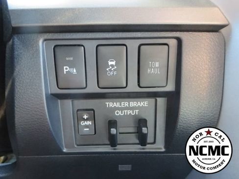 Used 2018 Toyota Tundra SR5 w/ SR5 Upgrade Package AWD/4WD image 34