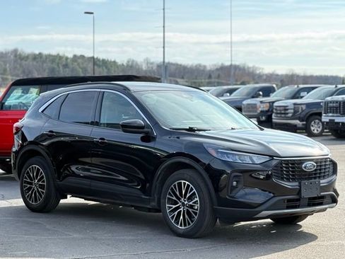 Used 2023 Ford Escape SE image 36