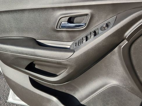 Used 2018 Chevrolet Trax LS image 7