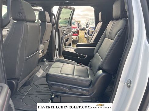 Used 2022 Chevrolet Suburban RST w/ Luxury Package image 36