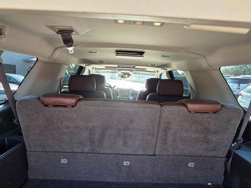 Used 2015 Chevrolet Suburban LTZ image 12
