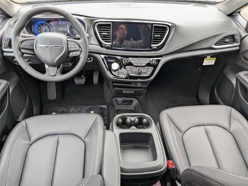 New 2026 Chrysler Pacifica Select w/ S Appearance Package image 15