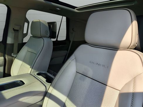 Used 2021 GMC Yukon Denali w/ Denali Ultimate Package image 33