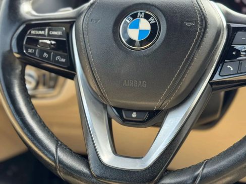 Used 2022 BMW 530i w/ Premium Package RWD image 27