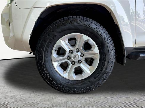 Used 2022 Toyota 4Runner SR5 Premium w/ Moonroof Package AWD/4WD image 32