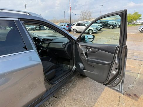Used 2017 Nissan Rogue SV w/ Sun & Sound Touring Package AWD/4WD image 25