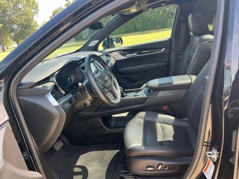 Used 2025 Cadillac XT5 Premium Luxury FWD image 17