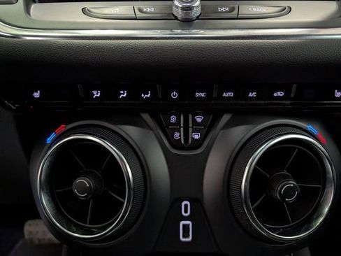 Used 2025 Chevrolet Blazer LT FWD image 21