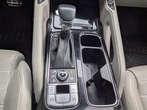 Used 2020 Kia Telluride SX w/ SX Prestige Package image 13