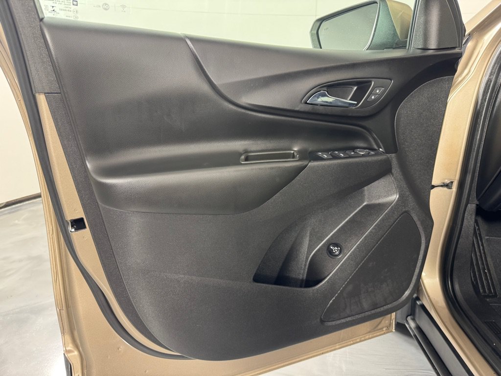 Used 2018 Chevrolet Equinox LT FWD image 11