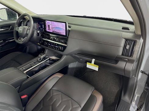 New 2026 Nissan Pathfinder Platinum image 29