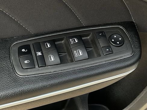 Used 2022 Dodge Charger SXT image 12