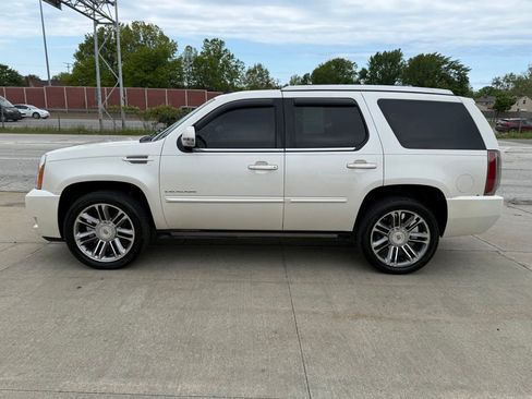Used 2012 Cadillac Escalade Premium AWD/4WD image 10