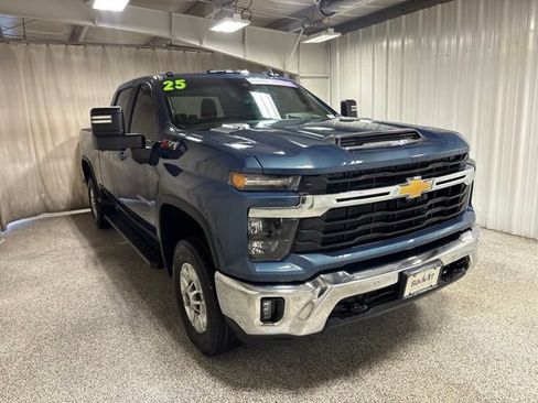 Used 2025 Chevrolet Silverado 2500 LT w/ Safety Package AWD/4WD image 2