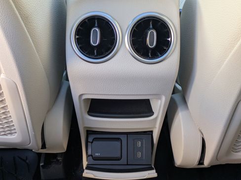 Used 2025 Mercedes-Benz GLB 250 image 13