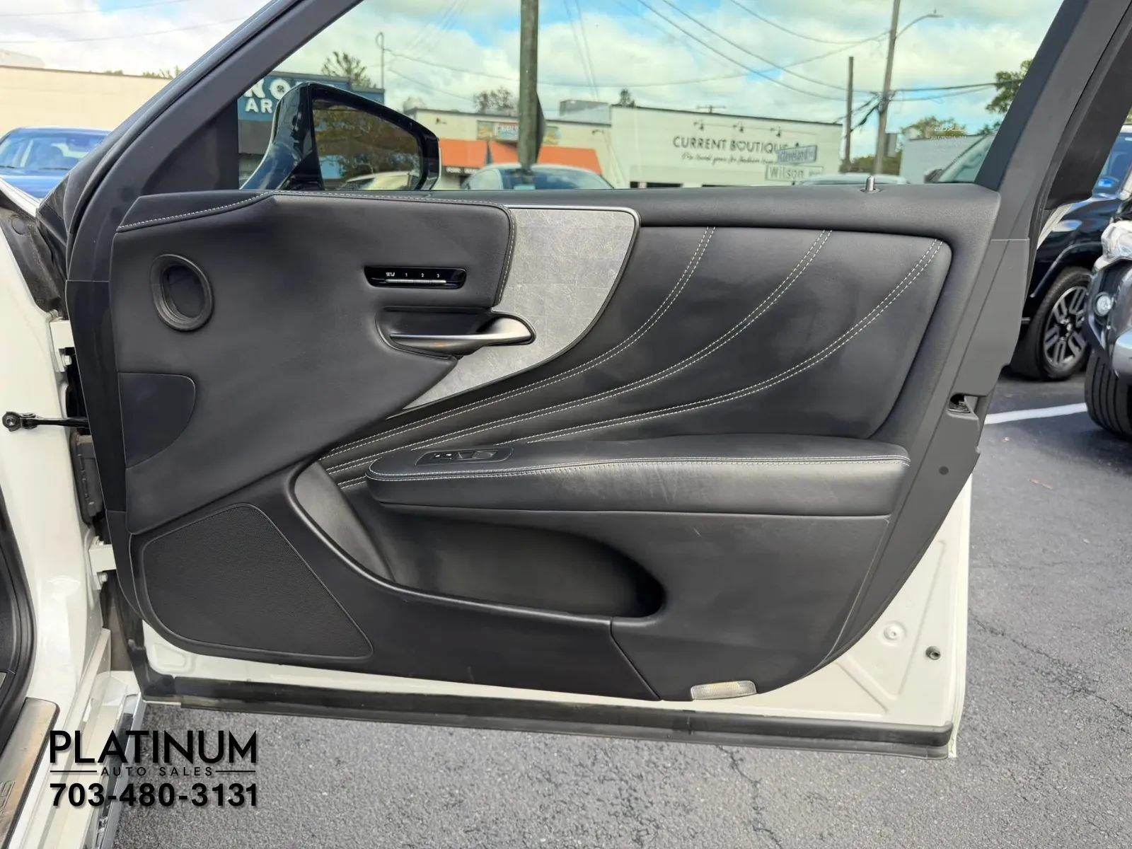 Used 2023 Lexus LS 500h AWD w/ Luxury Package image 23