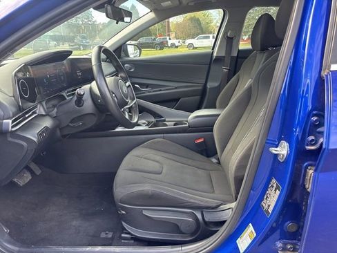 Used 2025 Hyundai Elantra SEL w/ Cargo Package image 19