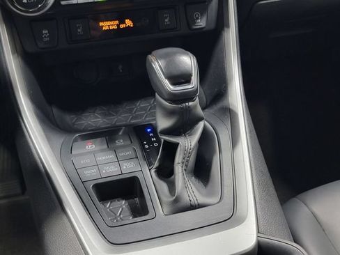 Used 2020 Toyota RAV4 XLE Premium AWD/4WD image 21