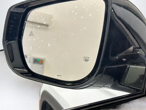 Used 2023 Jeep Grand Cherokee Limited image 16