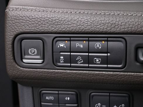 Used 2023 GMC Yukon XL Denali AWD/4WD image 41