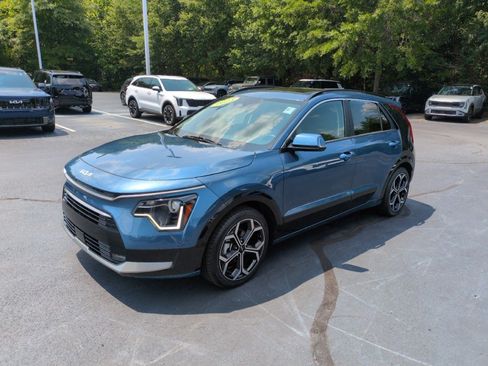 Used 2023 Kia Niro EX Touring FWD image 3