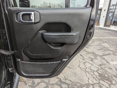 Used 2022 Jeep Gladiator Sport image 32