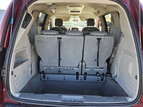 Used 2008 Chrysler Town & Country Touring image 12