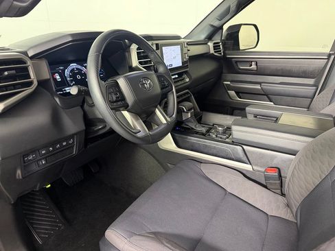 Used 2025 Toyota Sequoia SR5 AWD/4WD image 15