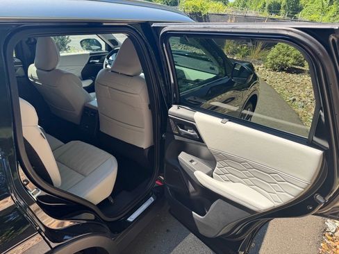 New 2025 Mitsubishi Outlander AWD image 14